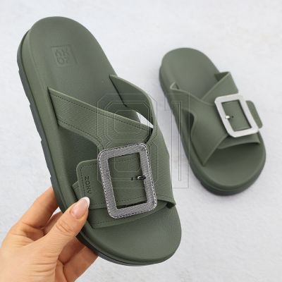4. Zaxy RR285075 W INT2136A Flip-Flops