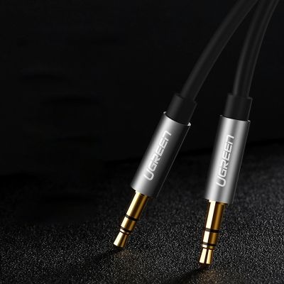 5. Ugreen AV119 10736 Audiokabel Miniklinke 3,5 mm / Miniklinke 3,5 mm 3 m – Schwarz