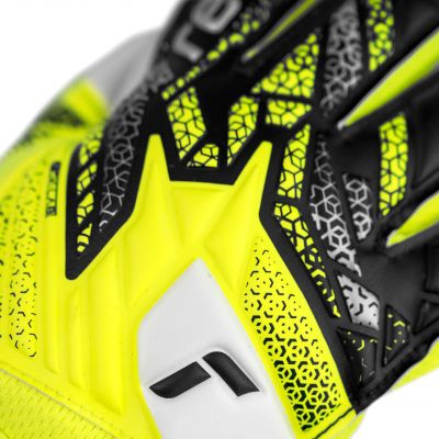 5. Reusch Attrakt Grip Jr 5572815 2014 Torwarthandschuhe