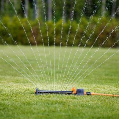 3. Fiskars 1023661 Gartensprenger Metall Schwarz, Orange