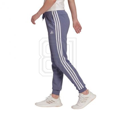 4. adidas Essentials French Terry 3-Streifen Hose W H42011