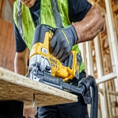 7. DeWALT DCS334P2-QW elektrische Stichsäge, 3200 Hübe/min, 2,1 kg