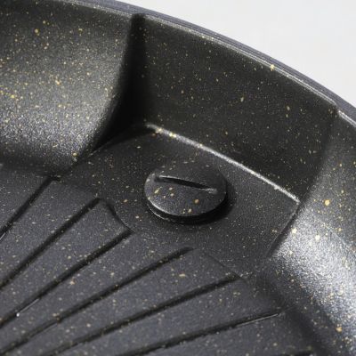 9. Grillrost und Grillpfanne für einen Gas-Campingkocher und -grill