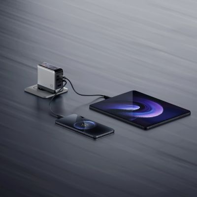 8. Cuktech AD1204U 120W Wandladegerät mit Display und USB-C-Kabel – Silber