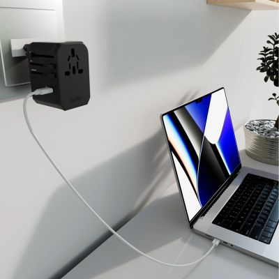 11. SBS Universal-GaN-Reiseadapter 70 W, 3x USB-C, 2x USB-A mit Tasche – Schwarz