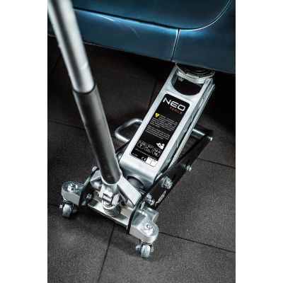 3. NEO tools 11-730 Fahrzeugheber/-ständer