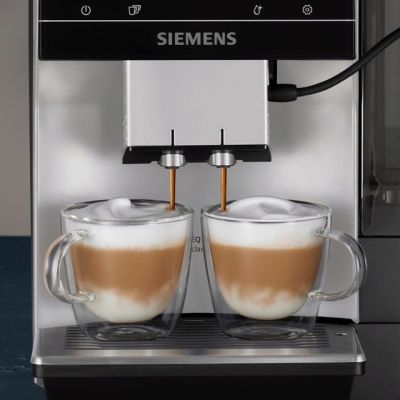 5. Siemens TP715R07 EQ700 Espressomaschine (schwarz; 19 bar)