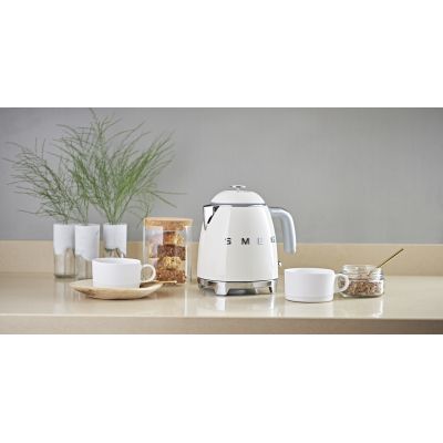 13. SMEG KLF05CREU Mini-Creme-Wasserkocher mit 0,8 l Fassungsvermögen