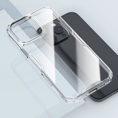 8. Nillkin Nature Pro Hülle für iPhone 16 Pro – transparent und weiß