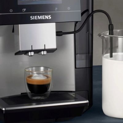 4. Siemens TP715R07 EQ700 Espressomaschine (schwarz; 19 bar)