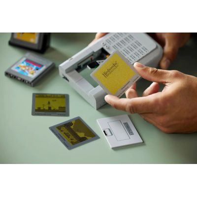 21. LEGO SUPER MARIO 72046 Game Boy