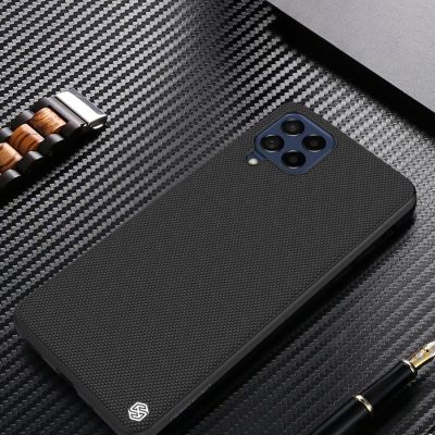 10. Nillkin Textured Case robuste, verstärkte Hülle mit Gelrahmen und Nylonrückseite für Samsung Galaxy M53 5G schwarz
