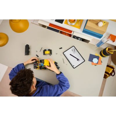 23. LEGO Technic 42209 – Volvo L120 Electric Radlader