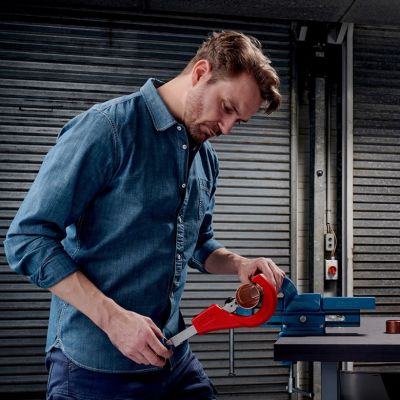 43. Knipex 90 31 03 BK Handrohrschneider