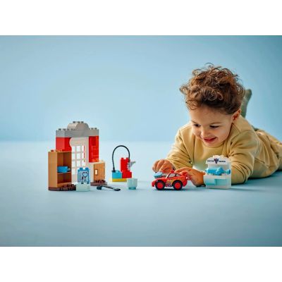 6. LEGO DUPLO 10456 MCQUEENS BESUCH IN DOCS GARAGE