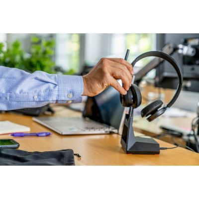 5. Poly Voyager 4320 MS Teams-zertifiziertes USB-A-Headset + BT700-Dongle 77Y98AA