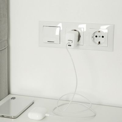 5. QOLTEC Ladegerät 45W GAN | 5-20V | 1,5-3A | 1x USB-C PD | 1x USB QC 3.0 | Weiß
