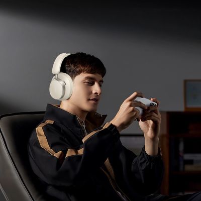 3. Ugreen Studio Pro Hybrid HP206 On-Ear-Kopfhörer mit aktiver Geräuschunterdrückung (ANC) – Weiß