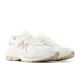 9. New Balance U M2002RVF Schuhe
