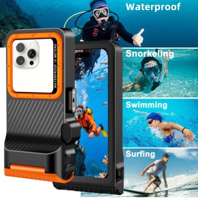 6. Tech-Protect IPX8 Pro wasserdichte Handyhülle – Orange und Schwarz