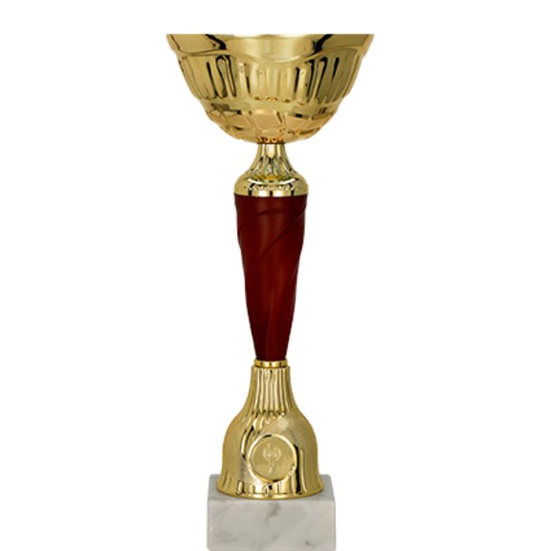 4. Becher aus Gold und Burgunderrot