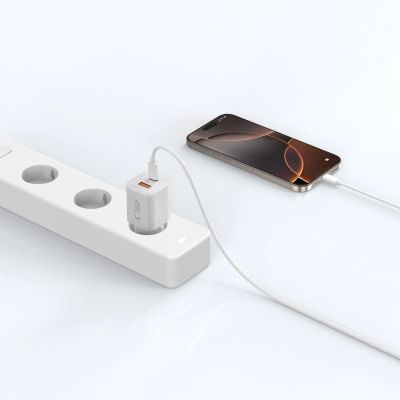 8. Tech-Protect NCM33W 2-Port PD33W/QC3.0 Wandladegerät - weiß