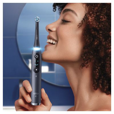 13. Oral-B iO 80363731 Elektrische Zahnbürste für Erwachsene, rotierende und pulsierende Zahnbürste, Schwarz, Silber