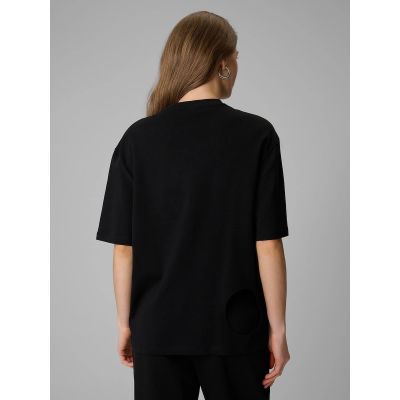 2. Locker geschnittenes Damen-T-Shirt mit Aufdruck 4F 4FRSS26TTSHF3706-20S