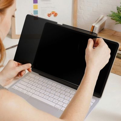 7. AmazingThing Radix MagPrivacy-Folie für MacBook Neo 13"
