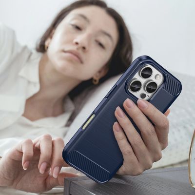 8. Carbon Case Silikonhülle für iPhone 16 Pro Max - blau