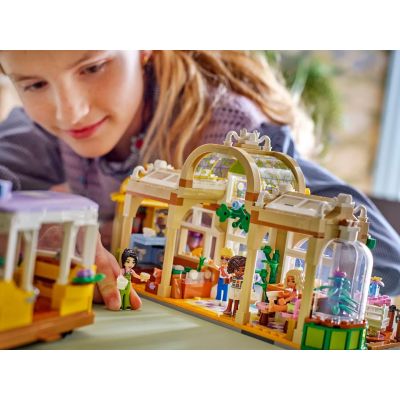 21. LEGO Friends 42671 Grünes Café und Blumengeschäft