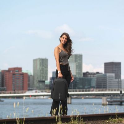 16. XD DESIGN ANTI-DIEBSTAHL-RUCKSACK BOBBY HERO KLEIN SCHWARZ P/N: P705.701