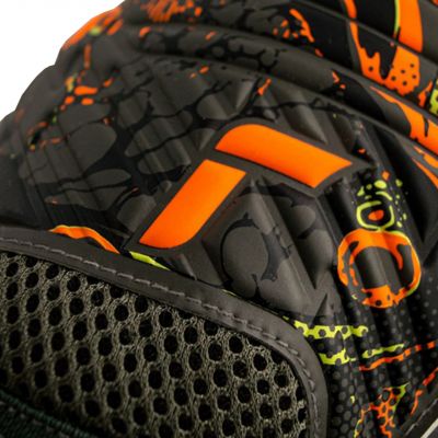 6. Reusch Attrakt Grip 5370018 5556 Torwarthandschuhe