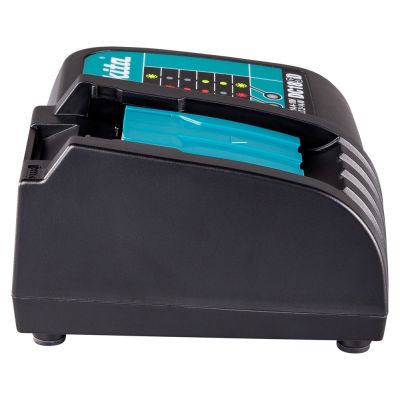 8. Makita DC18SD Akkuladegerät