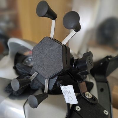 8. FreedConn MC7C Handyhalterung und Ladegerät + BM2R Steuerrohrhalterung