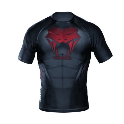 2. Das Kompressions-Rashguard-Shirt „Snake“ besteht aus DBX MORE DRY M-Material.