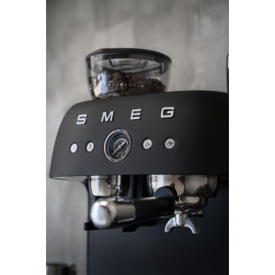10. Smeg EGF03BLMEU Kaffeemaschine, manuelle Espressomaschine, 2,4 l
