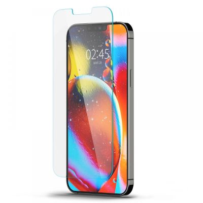 3. Spigen Glas.tR Slim Panzerglas für iPhone 13 / 13 Pro / 14 / 16e / 17e
