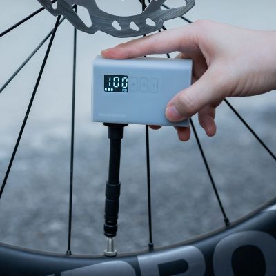 8. Rockbros AS240 PRO Akku-Pumpe, 120 psi Kompressor, 420 mAh – Schwarz