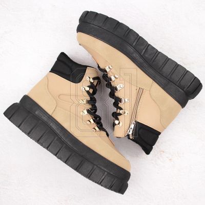 4. Wanderschuhe auf der Plattform News W EVE450B