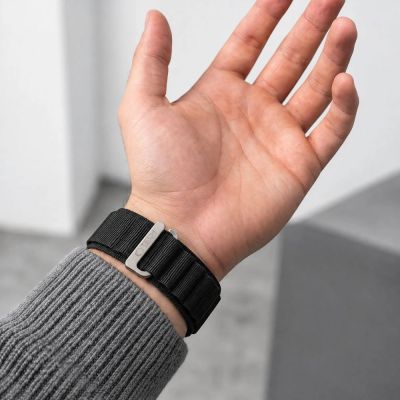 5. Tech-Protect Nylon Pro Armband für Apple Watch 44 / 45 / 46 / 49 mm – Schwarz