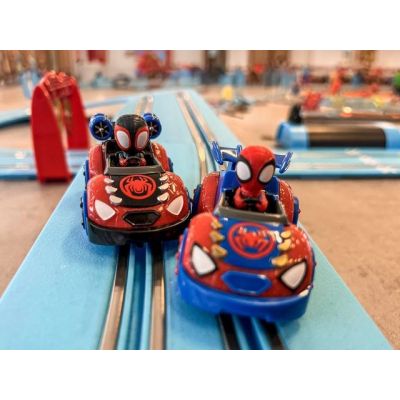 4. Carrera Spidey Track – Es ist Spidey-Zeit! 2,4 m