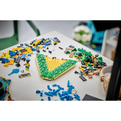 8. LEGO Editions 43027 - Vini Jr. - Football Moments