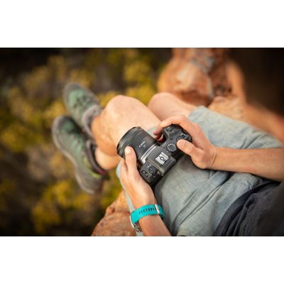 8. Canon EOS RP spiegelloses Kameragehäuse, 26,2 MP CMOS-Sensor, 6240 x 4160 px, Schwarz