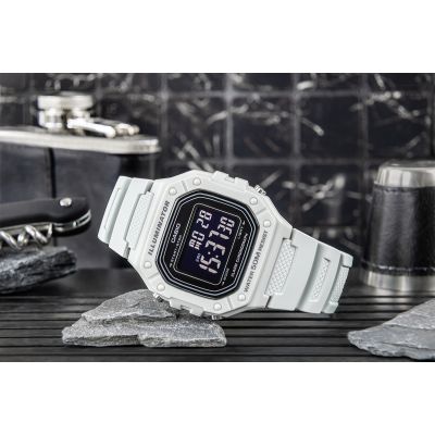 6. CASIO W-218H-8BVEF Unisex-Uhr + Box