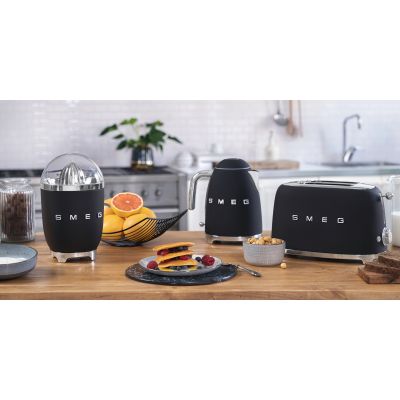51. Smeg KLF03BLMEU Wasserkocher