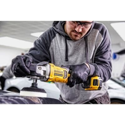 5. DeWALT DCM849P2-QW Karosseriepoliergerät