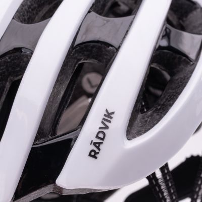 13. PELETON Helm
