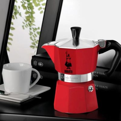3. BIALETTI 3-Tassen-Kaffeemaschine Moka Express 5466 rot