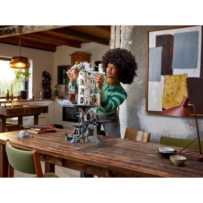 8. LEGO Harry Potter 76417 Gringotts Bank – Sammleredition